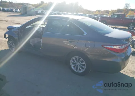 2015 Toyota Camry Le z USA, uszkodzony, nr VIN 4T1BF1FK7FU905323